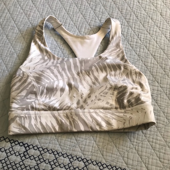 Selling 3 sport bras 6 dollars for all - Picture 4 of 4